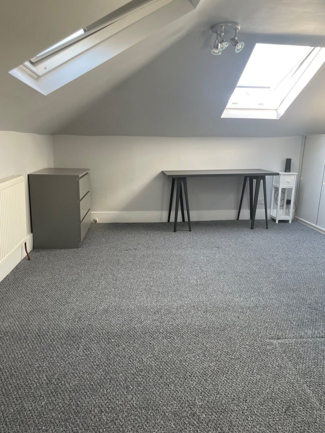 Great loft room space for one person only! Main Photo