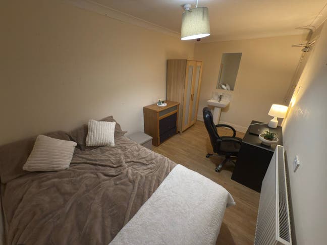 Double Room with Bills Inc - Instant move in - NG7 Main Photo