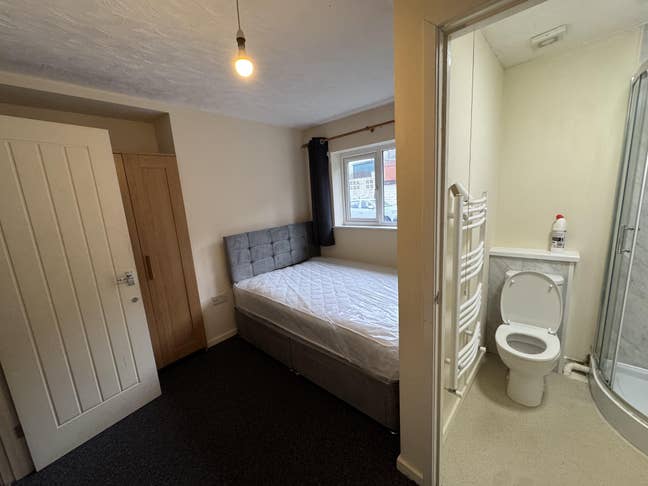 Professional Or Student Double EN SUITE Rooms  Main Photo