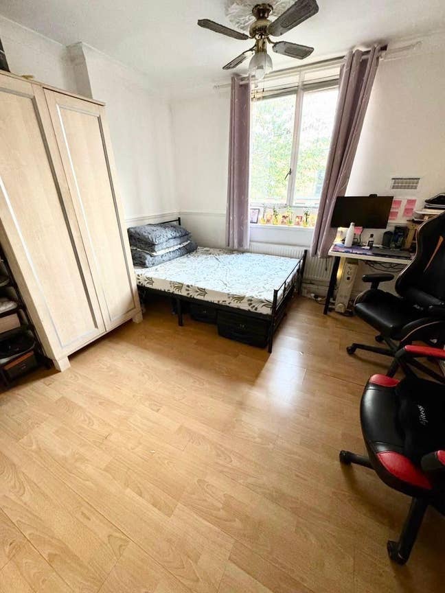 Large double room in Stepney Green Main Photo