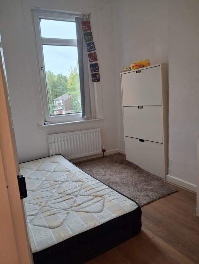✨Modern Furnished Single Room for Female In B13 Main Photo