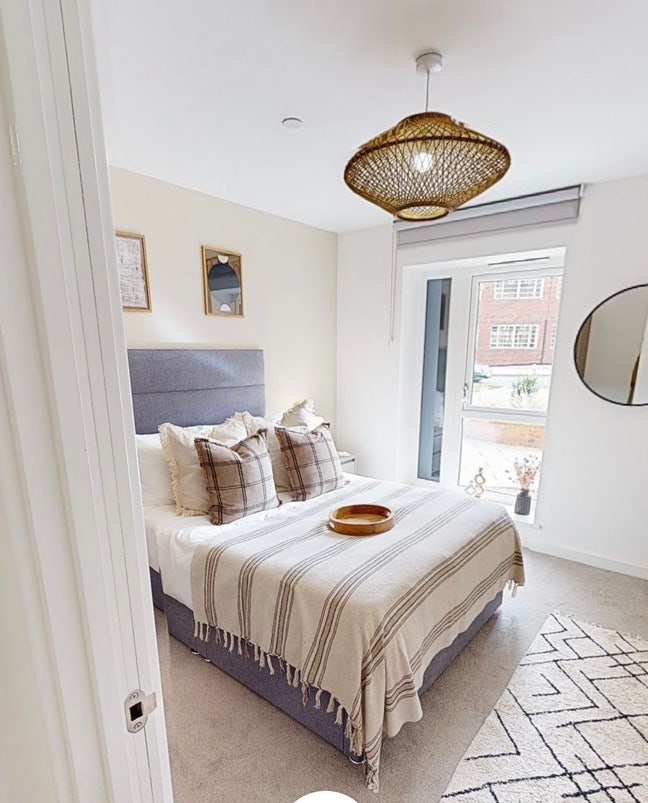 1 bedroom 1 bathroom £700 Main Photo