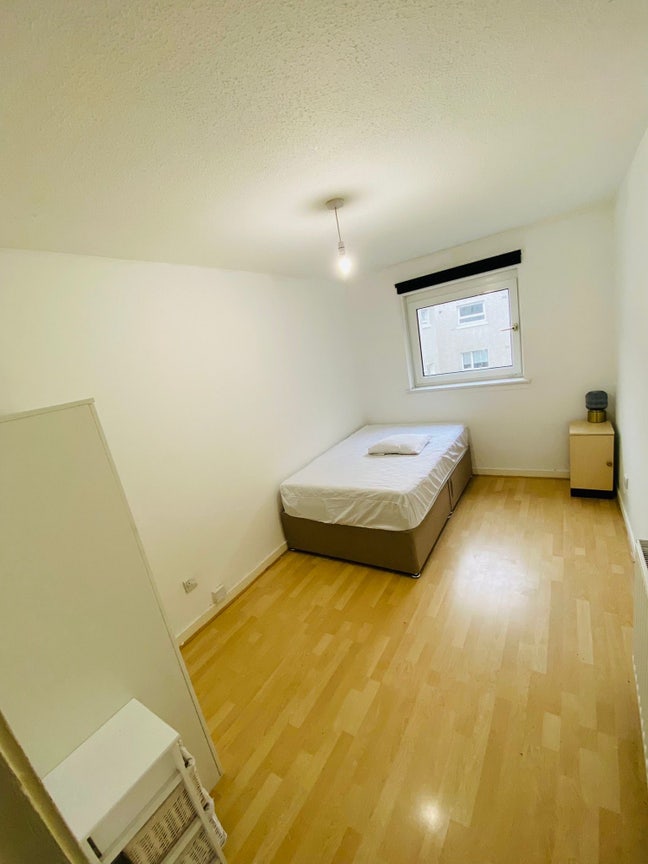 Room Available in a Flat - Glasgow G23 Main Photo