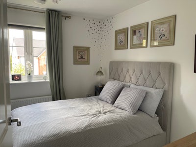 Double bedroom near Gatwick  Main Photo