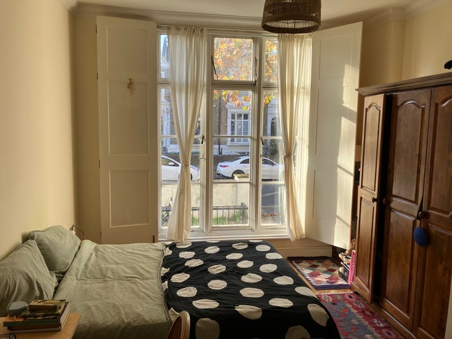 Spacious ensuite room for a couple Main Photo