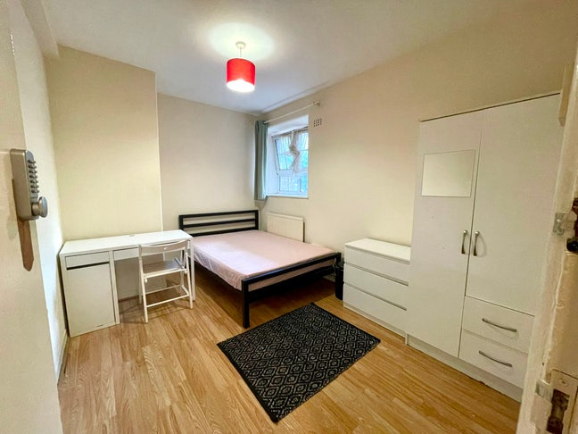 Lovely Room in Prime Location+All Bill Including  Main Photo