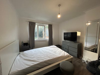Double bedroom available in a nice neighbourhood Main Photo