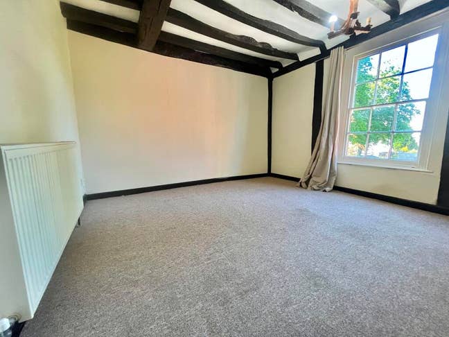 Double room to rent in excellent location Main Photo