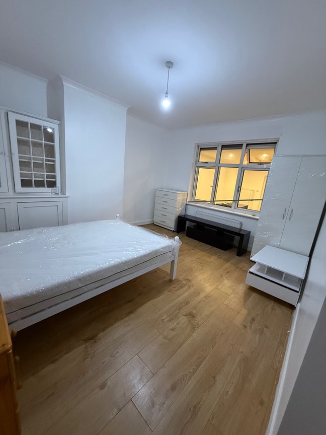 New Double room in Wood Green Main Photo
