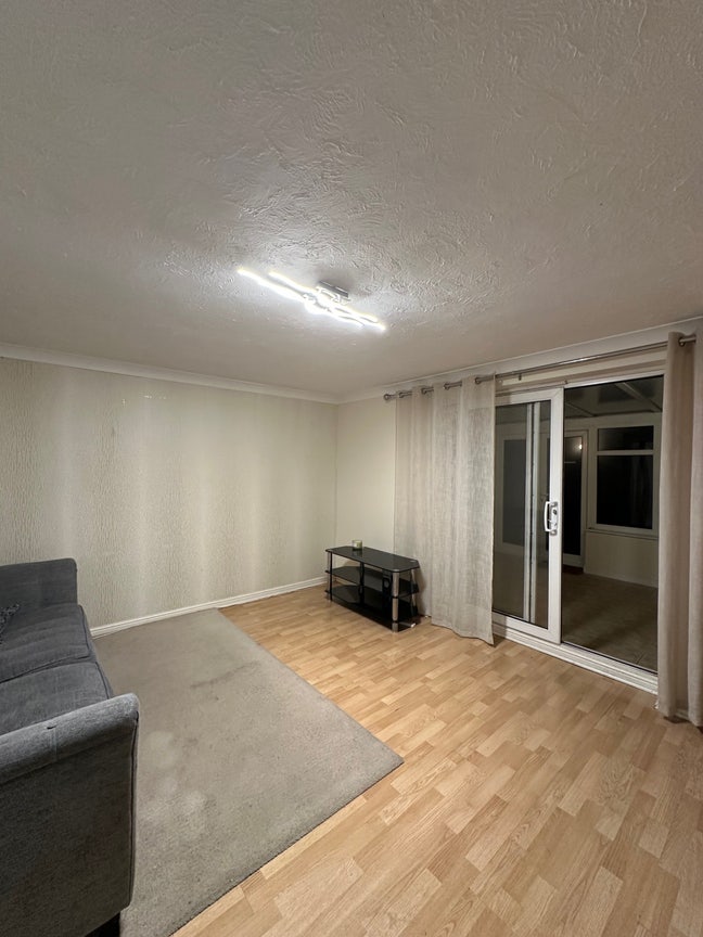 Spacious 3 Bed House With Conservatory - Beckton Main Photo