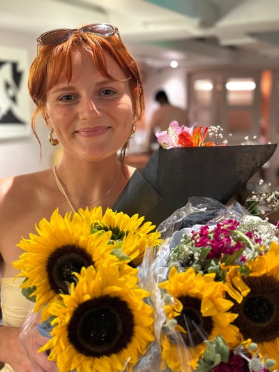 Creative professional looking for friendly flat Main Photo