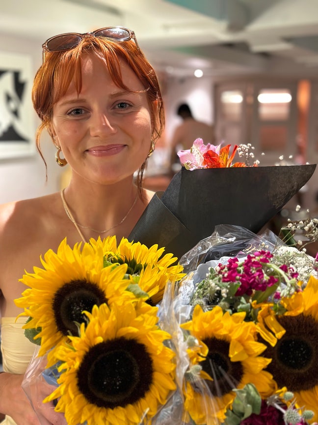 Creative professional looking for friendly flat Main Photo