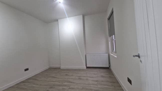 A double bedroom available to rent in Uxbridge UB8 Main Photo