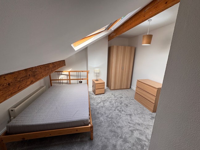 New large double room close to City Centre Main Photo