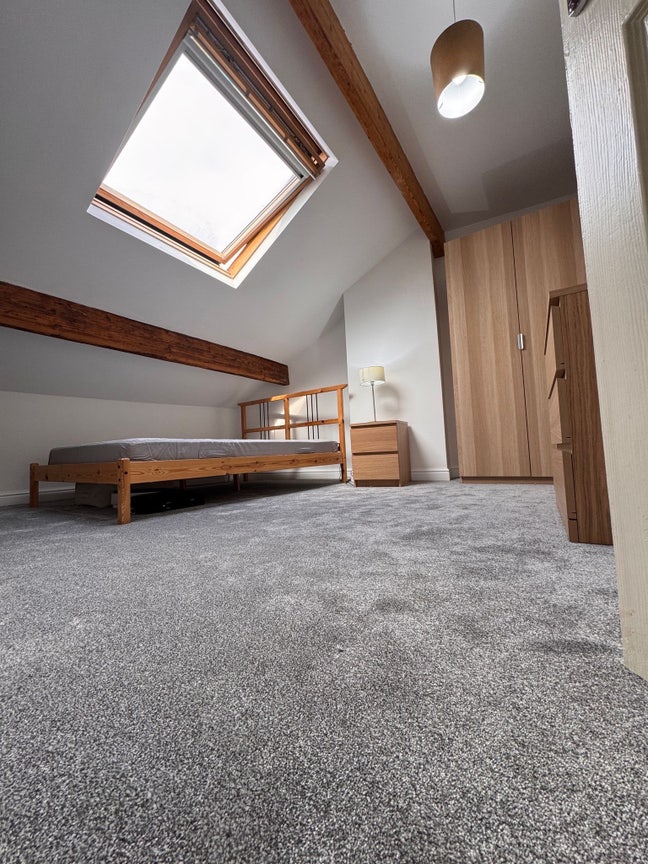 New large double room close to City Centre Main Photo