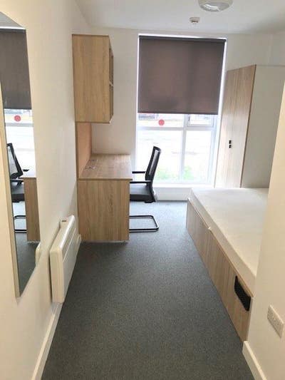 Private ensuite room available for students Main Photo