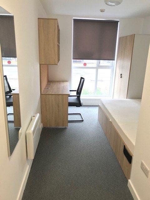 Private ensuite room available for students Main Photo