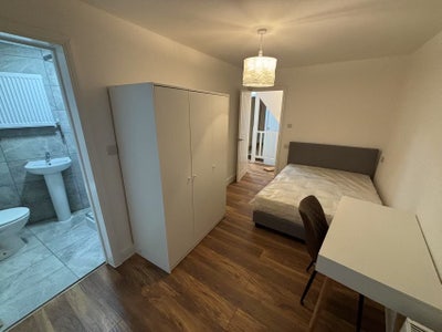 1 double Ensuite in 5 beds house Main Photo