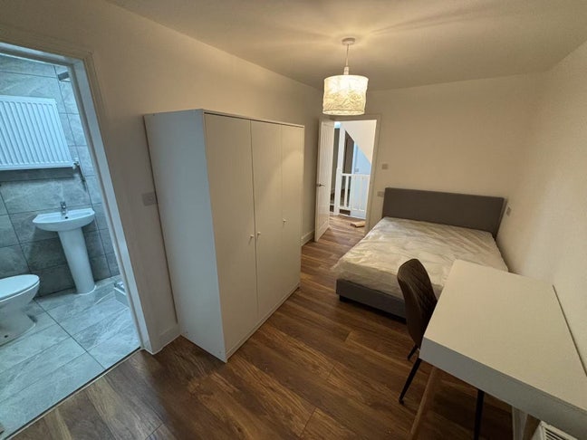 1 double Ensuite in 5 beds house Main Photo