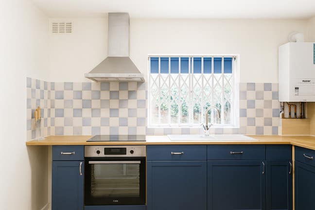 Spacious studio 4 mins from station Main Photo