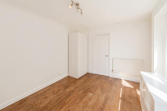 Spacious studio 4 mins from station Main Photo