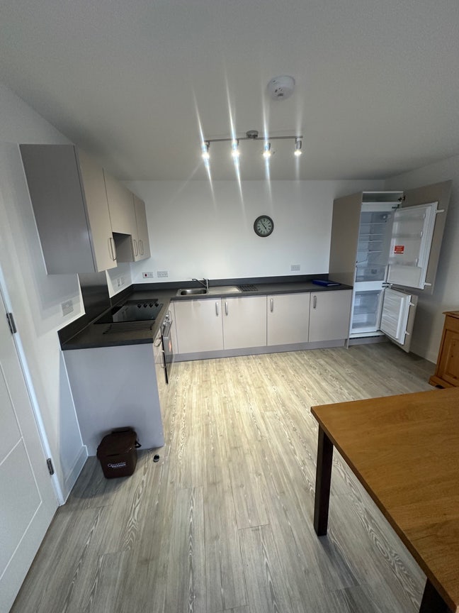 Double room in 2-Bed flat Main Photo