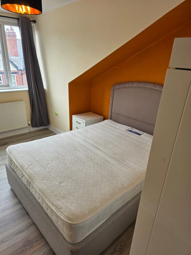 Room to rent  Main Photo