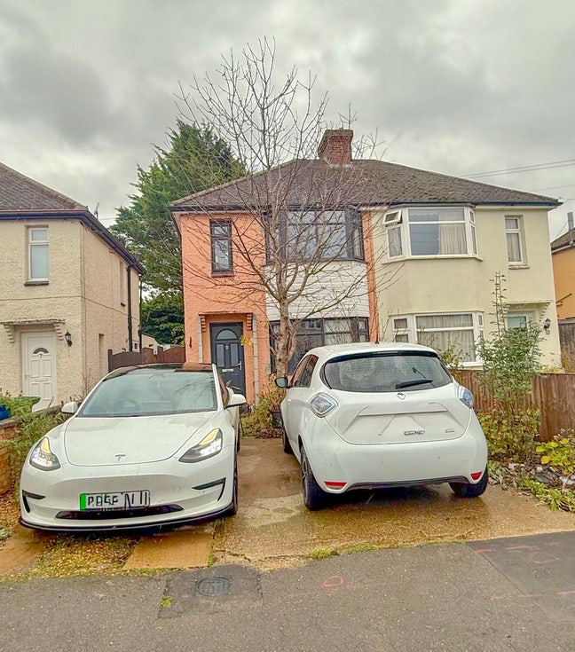 2 Double Bedroom available  Main Photo