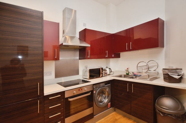 Beautiful bright and  modern apartment  Wallington Main Photo