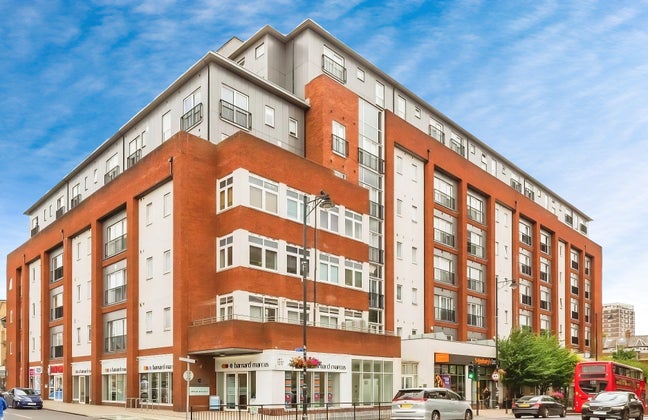 Beautiful bright and  modern apartment  Wallington Main Photo