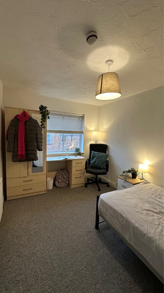 1 Bed room - 10 mins to UWE. £670 all bills Main Photo