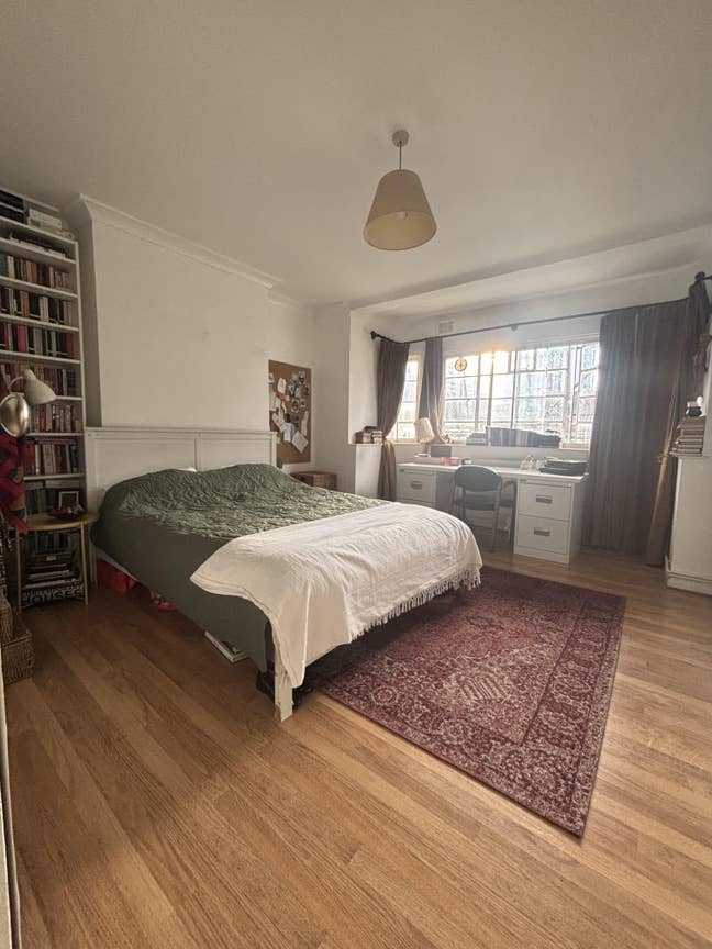 Huge room - Zone 2/3, N16 - Available Now Main Photo
