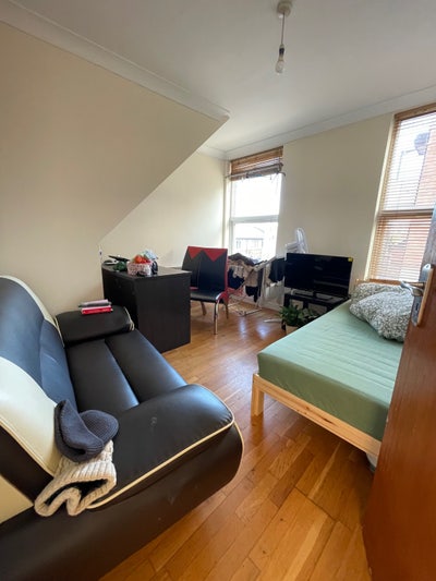 ✨✨✨ Cozy flat available now ✨✨✨ Main Photo