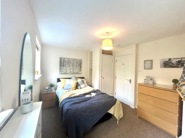 Available Now 💛 Come and Get Your Room 💛  Main Photo