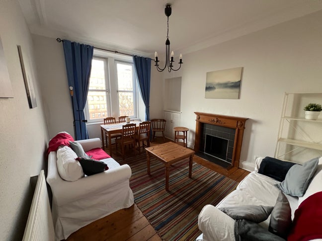 Spacious flat with three large double bedrooms HMO Main Photo