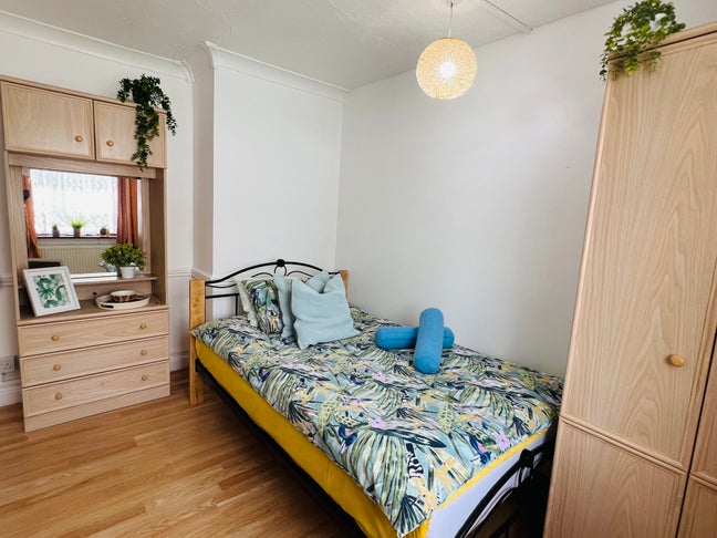 Single Room close to Hospital & Town  Main Photo