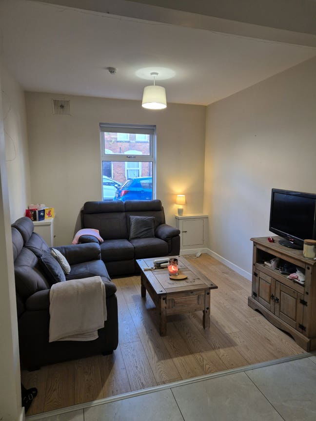 Double room in a friendly home  Main Photo