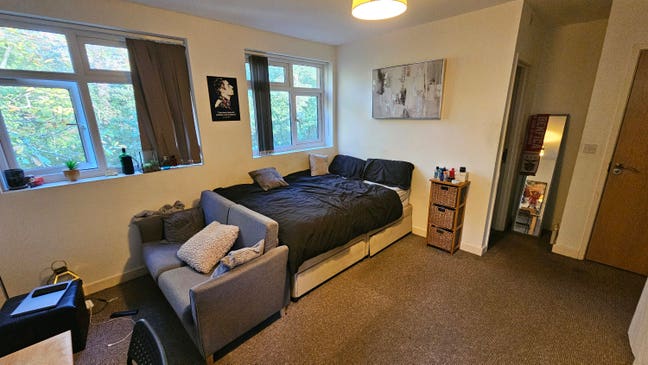 Beautiful Studio Flat  Main Photo