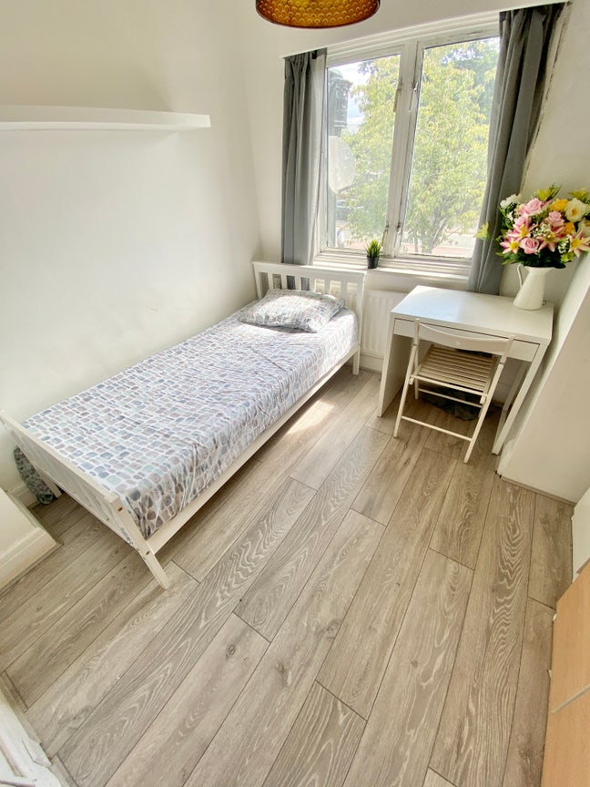 Cozy room - all bills included Main Photo