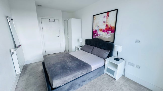 Stunning Huge En-Suite Room Near the Station Main Photo