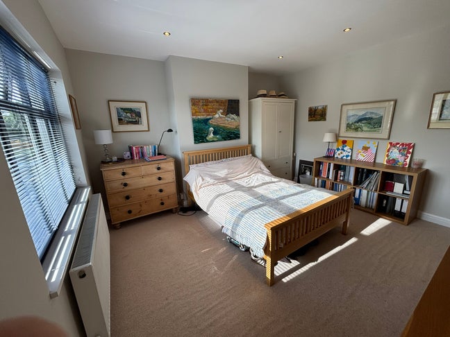 Light airy double in relaxed house share Main Photo
