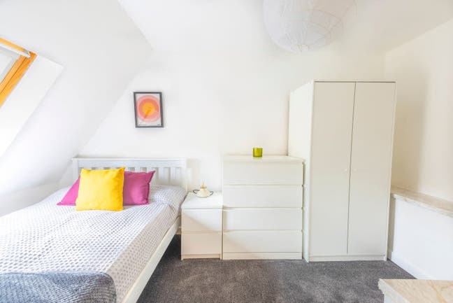 Modern, Clean, Safe, Secure Double en-suite Main Photo