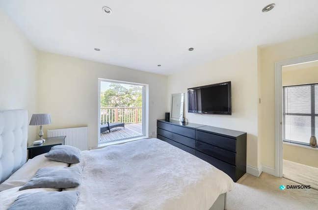 Double Room with Own Large Balcony Close Mumbles Main Photo