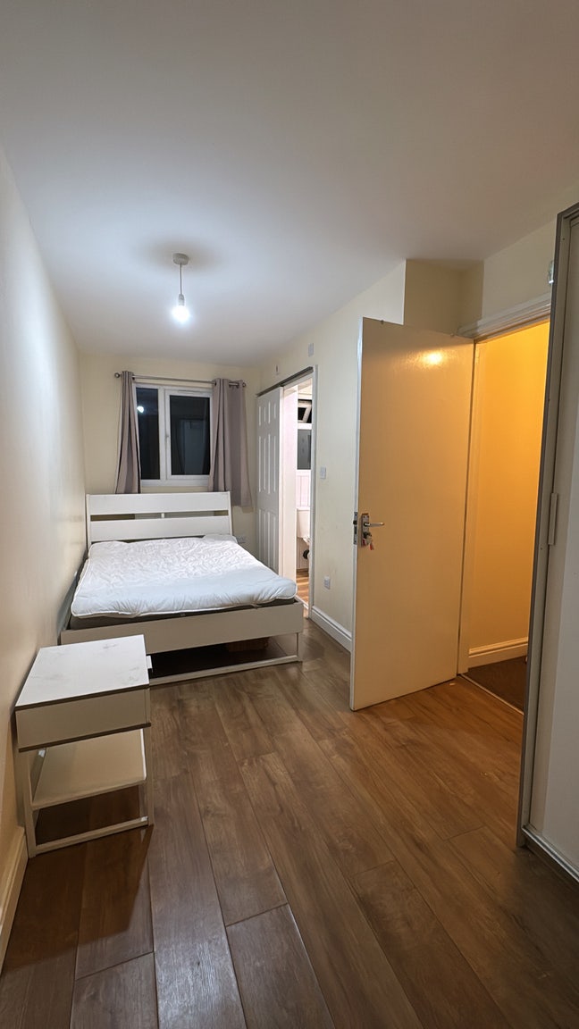 Modern 5-Bed Home Near De Montfort  Main Photo