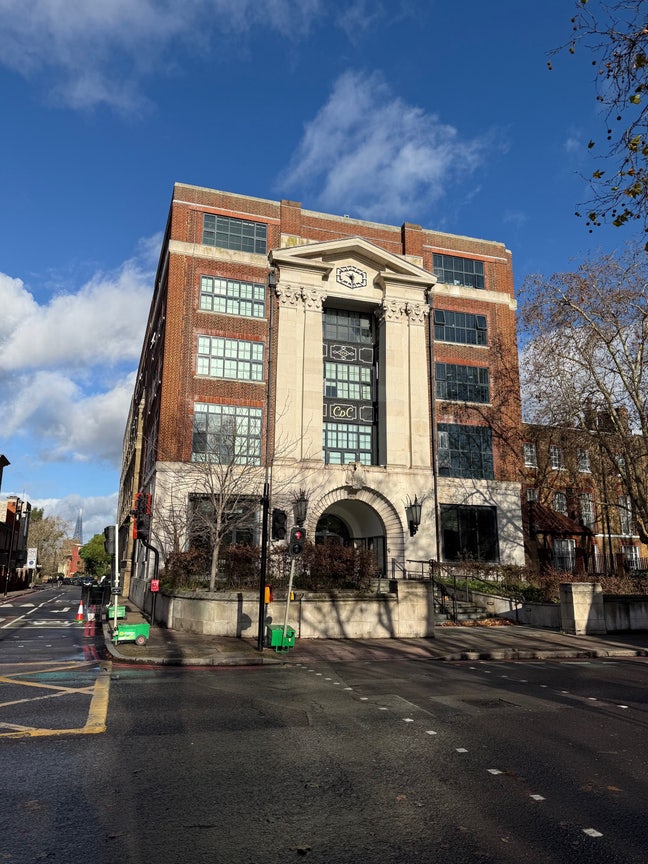 Ensuite Large Room Avaiable（3 mins walk to UAL） Main Photo