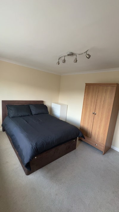 Large double bedroom Main Photo