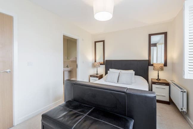 Modern, Clean, Safe and Secure Double Ensuite Main Photo