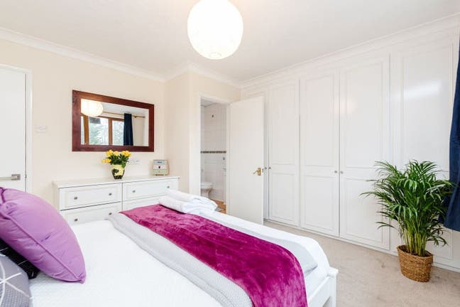 Modern, Clean, Safe, Secure Double Ensuite Main Photo