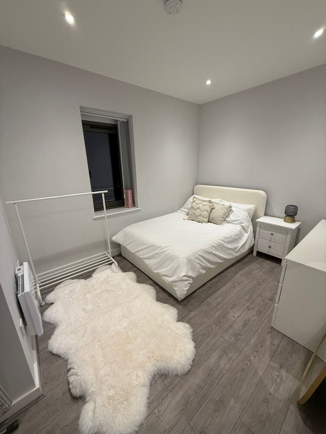 Beautiful Double Room in Modern Flat – £650pm -L22 Main Photo