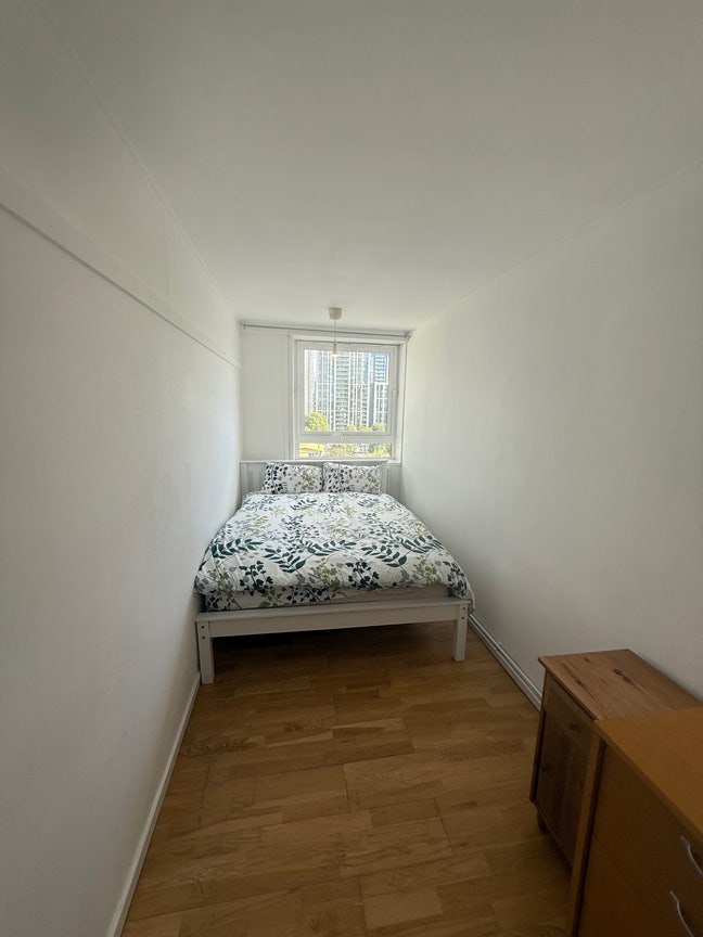 Spacious Double Rooms in South Quay  Main Photo